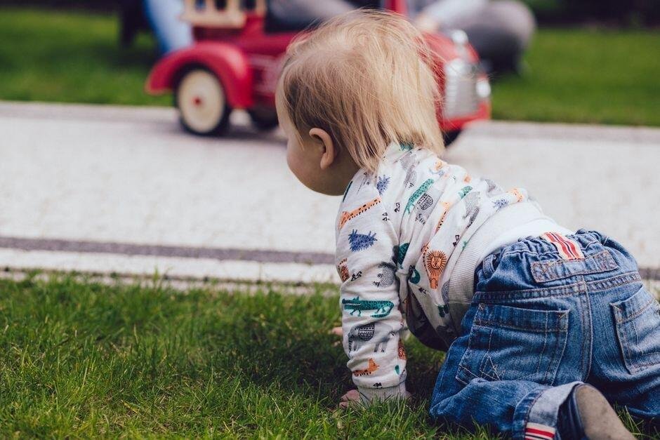 Tahapan Merangkak Bayi yang Perlu Diketahui Orang Tua Tahapan Merangkak Bayi yang Perlu Diketahui Orang Tua