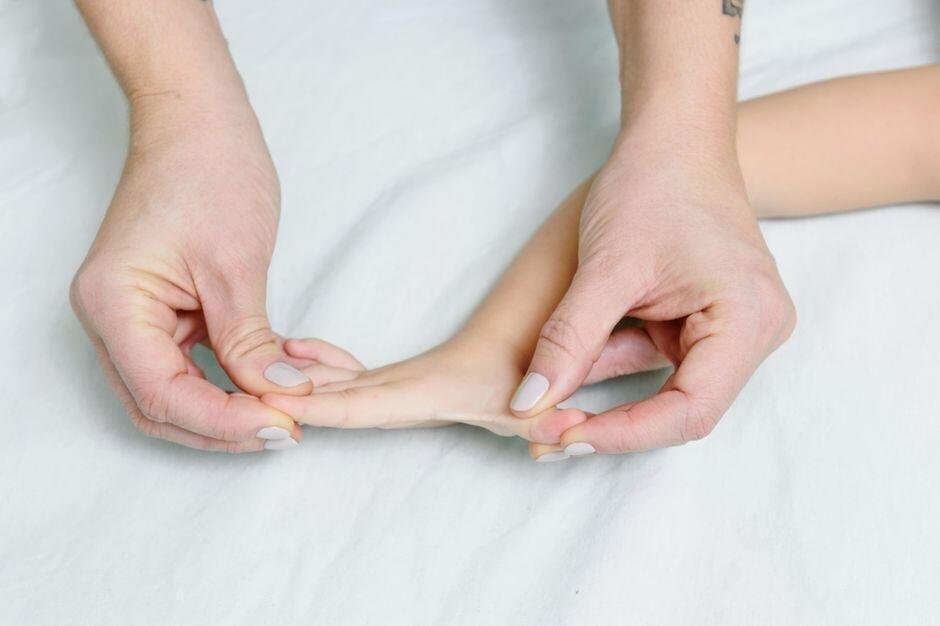 Pijatan Perut Kembung untuk Bayi: Panduan Lengkap dan Aman Pijatan Perut Kembung untuk Bayi: Panduan Lengkap dan Aman
